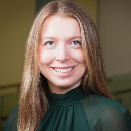 Headshot of Chloe Robinson