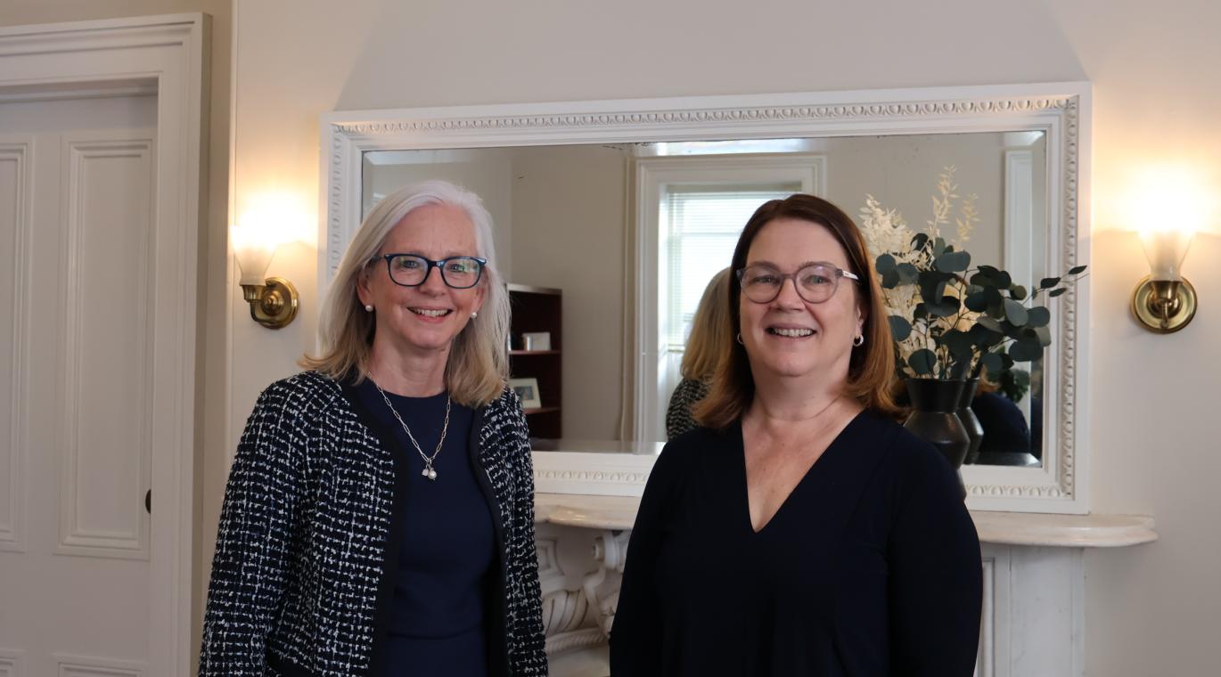 photo of Drs. Jane Philpott and Diane Lougheed in front of a mirror
